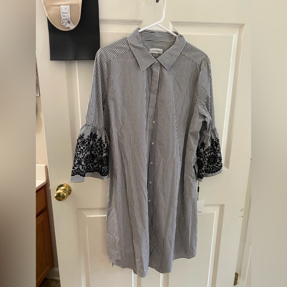 Casual Calvin Klein button up dress with belt